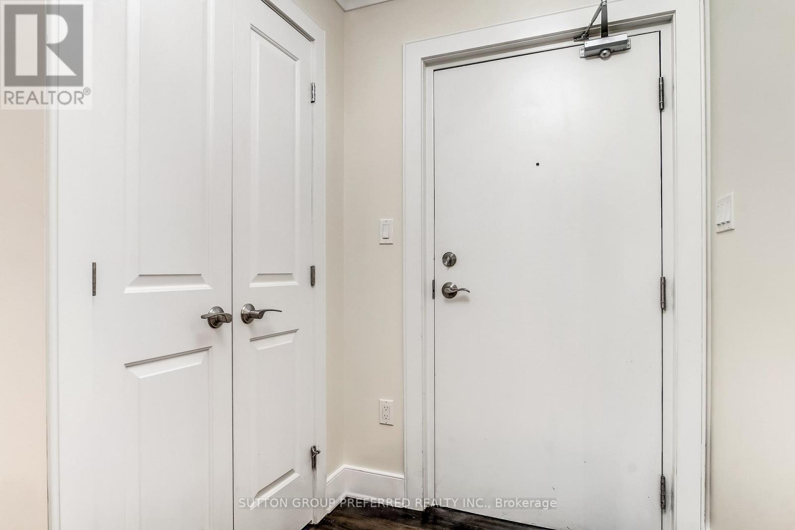 211 - 320 Sugarcreek Trail, London North, Ontario  N6H 2M6 - Photo 4 - X13078512