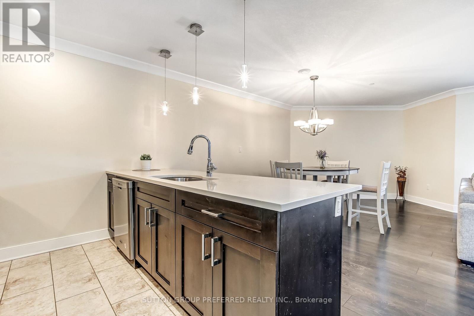 211 - 320 Sugarcreek Trail, London North, Ontario  N6H 2M6 - Photo 5 - X13078512