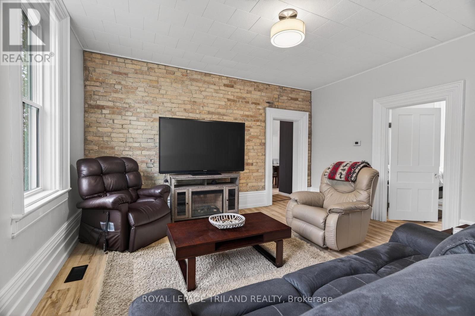 492 Victoria Street, Warwick, Ontario  N0M 2S0 - Photo 12 - X13078536