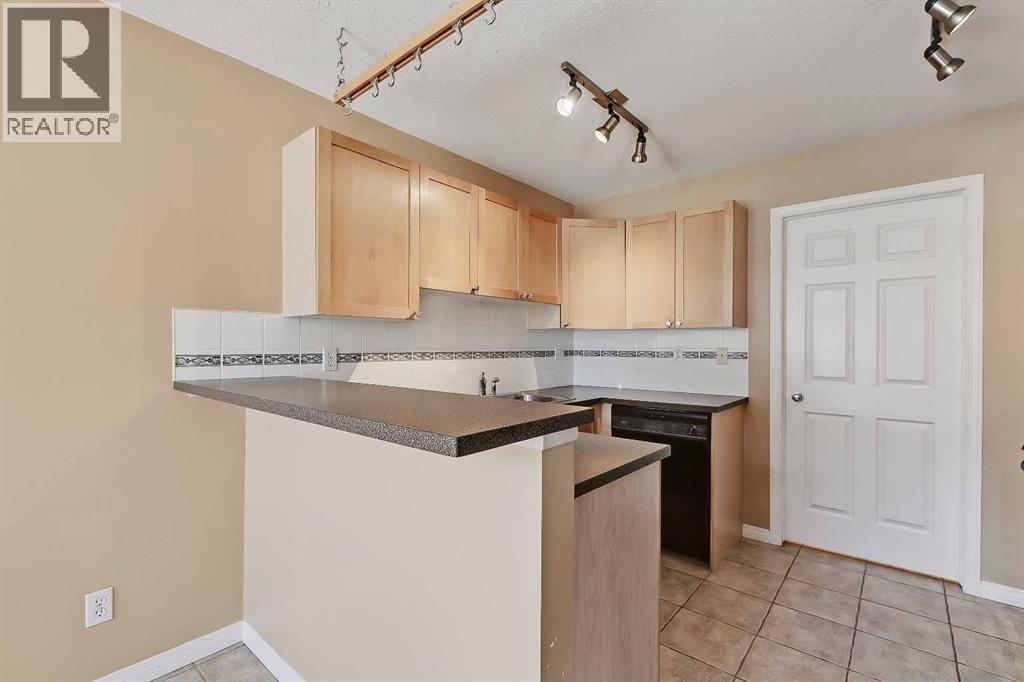 40 Simcoe Place SW, Calgary, Alberta  T3H 4T8 - Photo 5 - A2305616