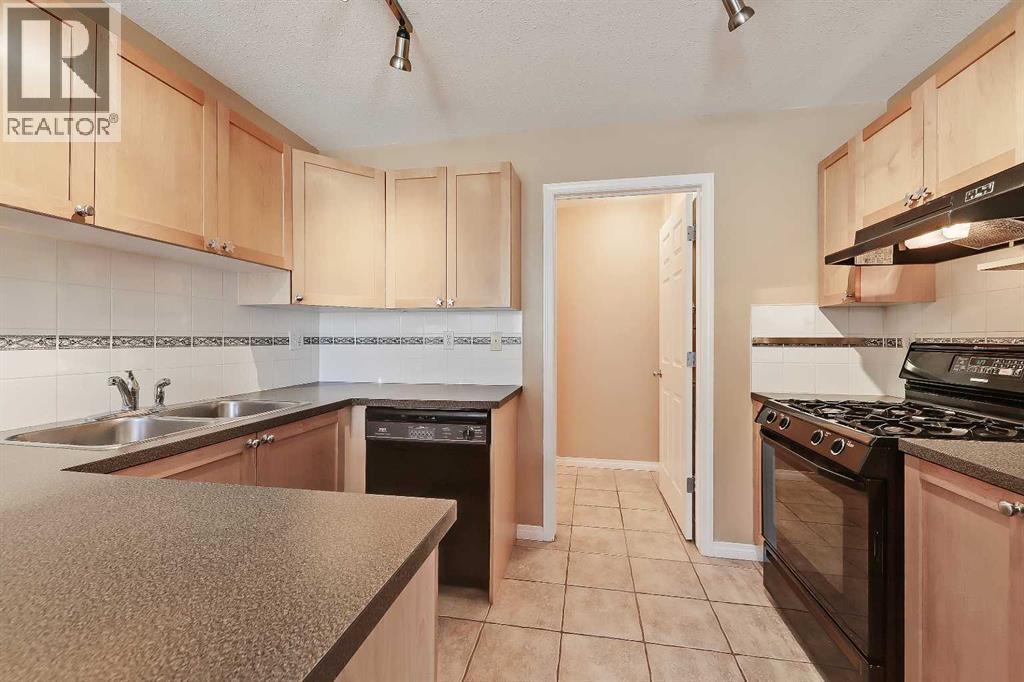 40 Simcoe Place SW, Calgary, Alberta  T3H 4T8 - Photo 6 - A2305616