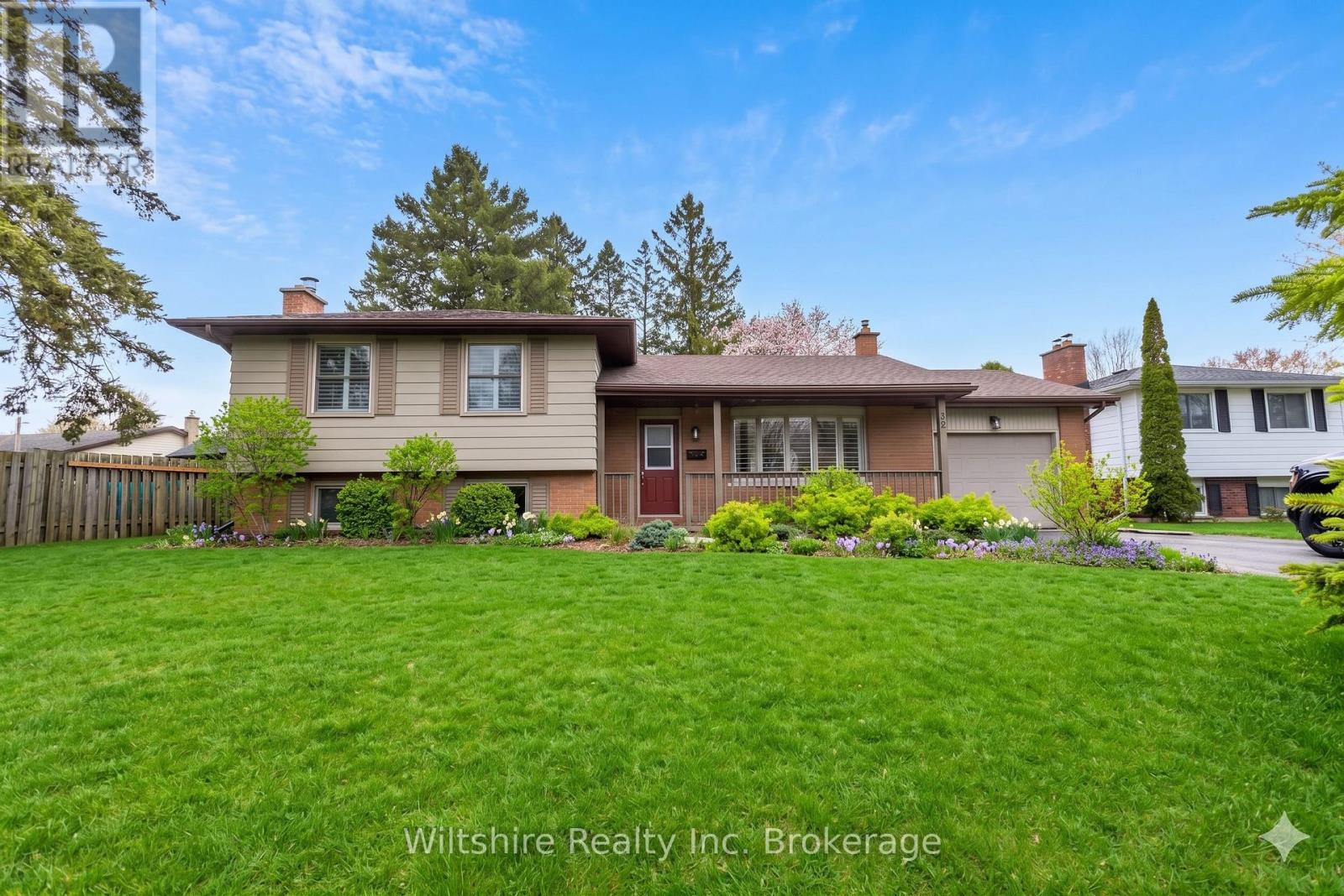 32 DEVON COURT, Tillsonburg, Ontario
