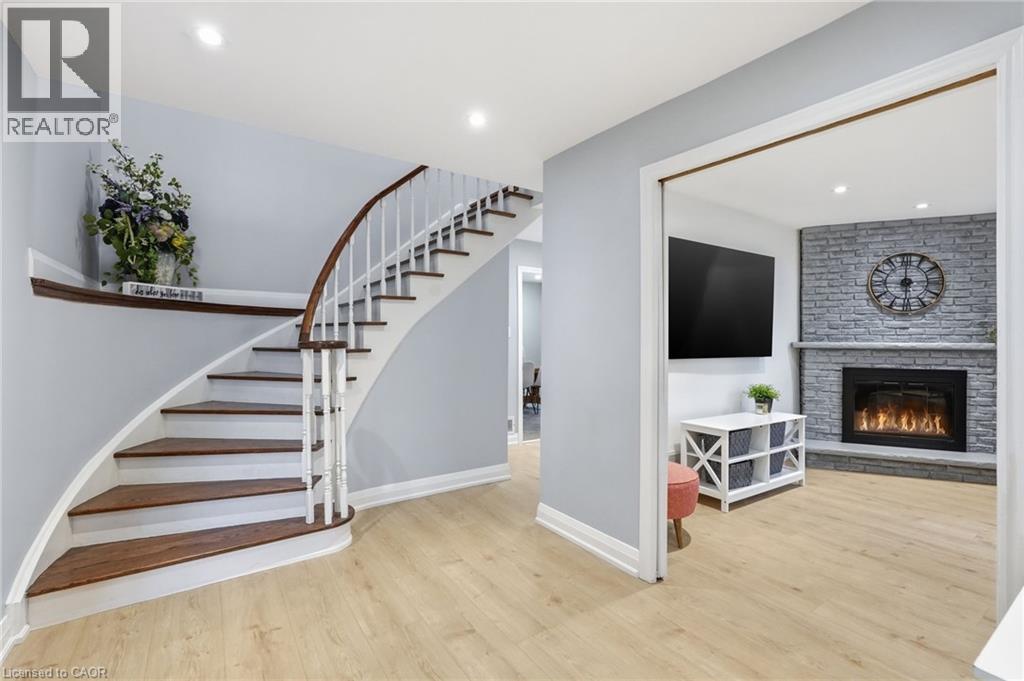 2401 Sinclair Circle, Burlington, Ontario  L7P 3C2 - Photo 4 - 40825978