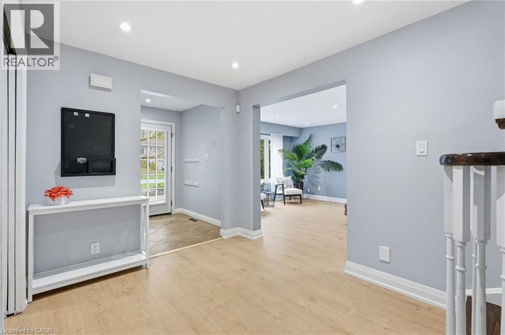 2401 Sinclair Circle, Burlington, Ontario  L7P 3C2 - Photo 3 - 40825978
