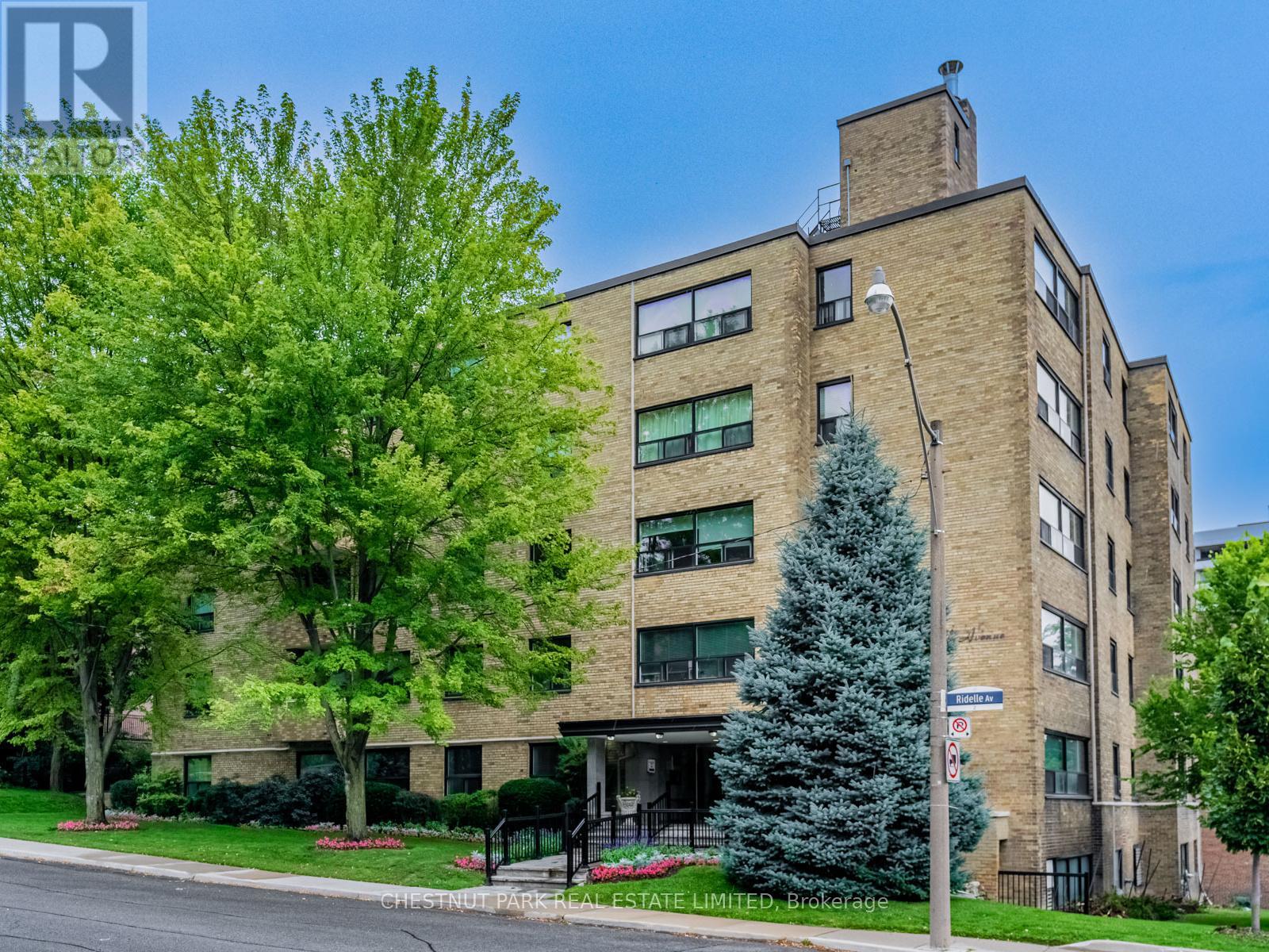 404 - 2 Ridelle Avenue, Toronto, Ontario  M6B 1H4 - Photo 1 - C13078370