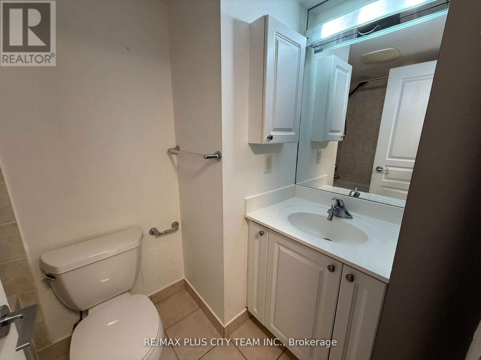 2013 - 18 Yonge Street, Toronto, Ontario  M5E 1Z8 - Photo 15 - C13078454