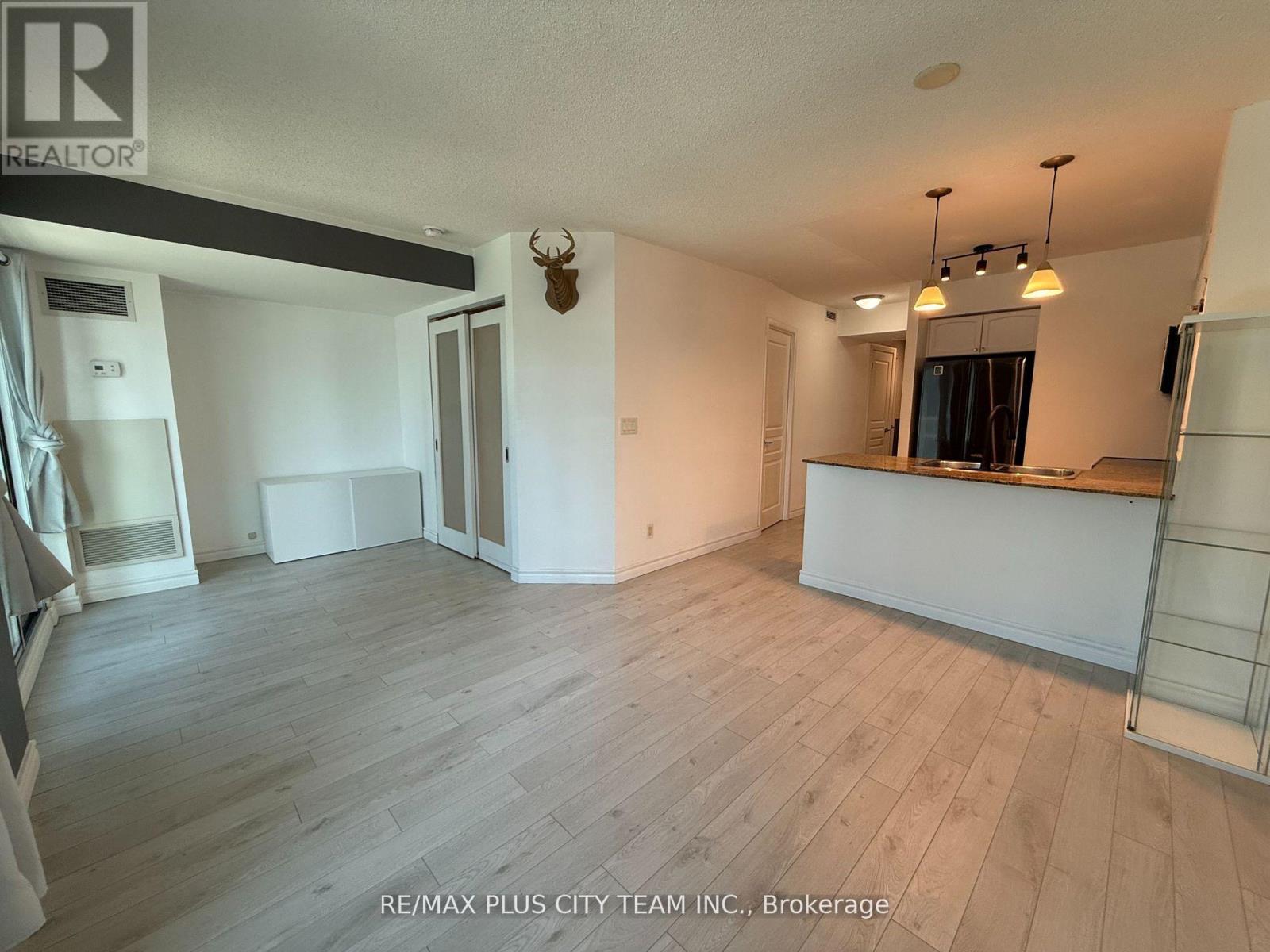 2013 - 18 Yonge Street, Toronto, Ontario  M5E 1Z8 - Photo 2 - C13078454