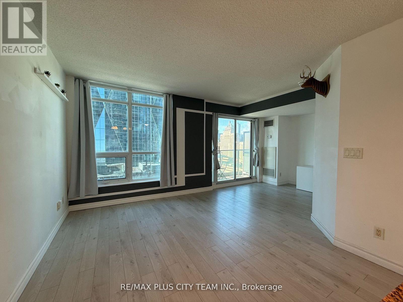 2013 - 18 Yonge Street, Toronto, Ontario  M5E 1Z8 - Photo 3 - C13078454