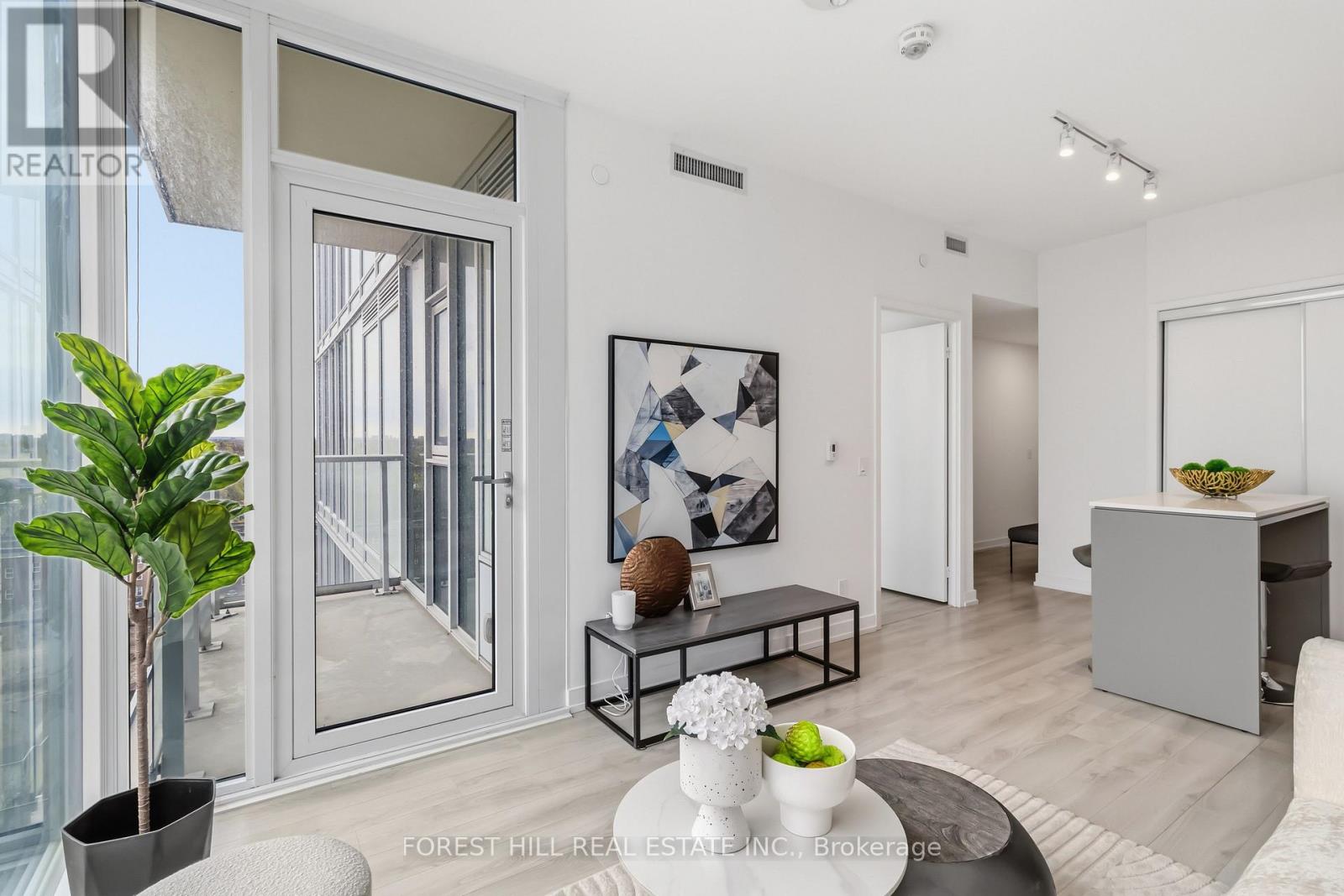 819 - 33 Helendale Avenue, Toronto, Ontario  M4R 0A4 - Photo 3 - C13078476