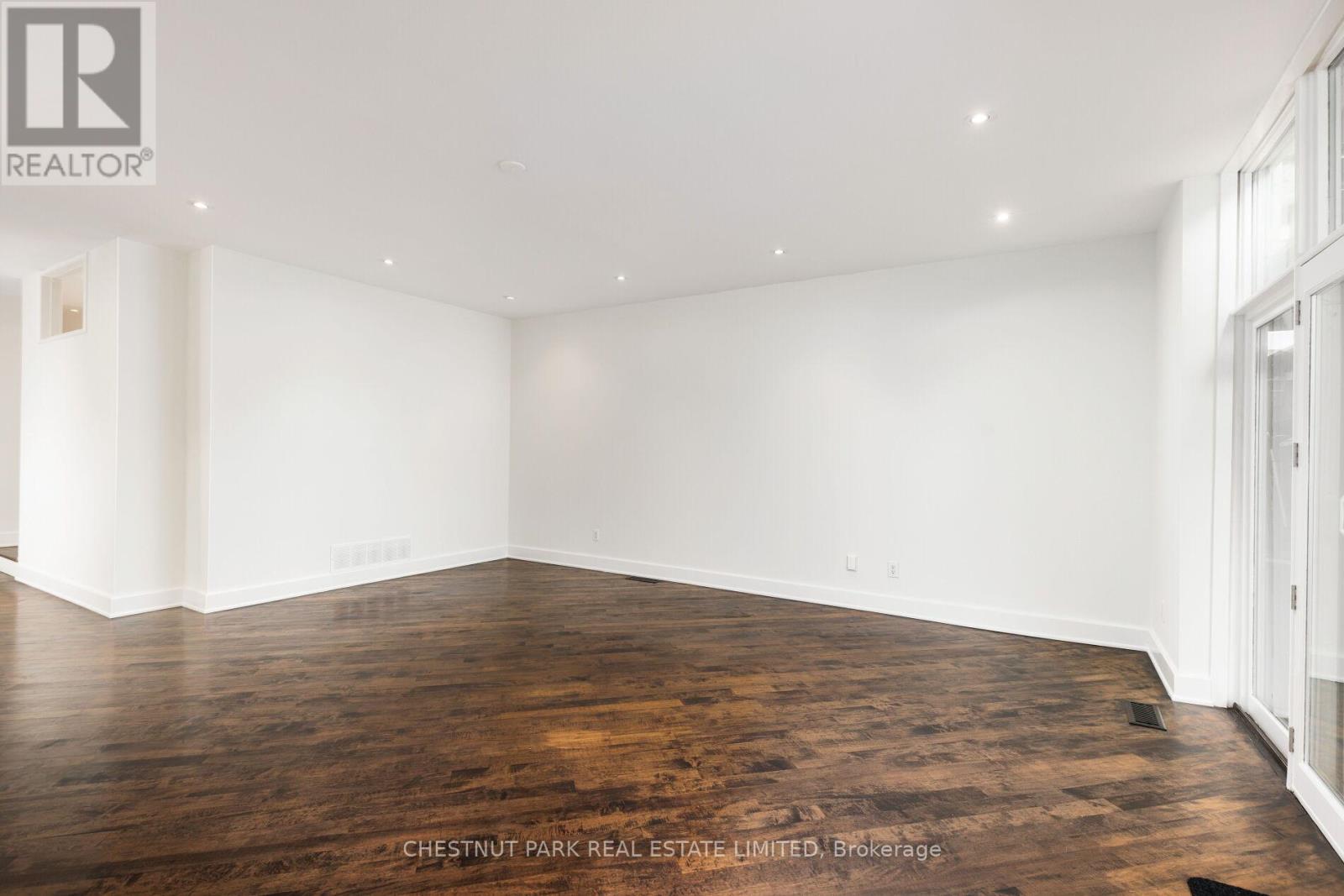 Main Fl - 734 Huron Street, Toronto, Ontario  M4V 2W3 - Photo 16 - C13078478