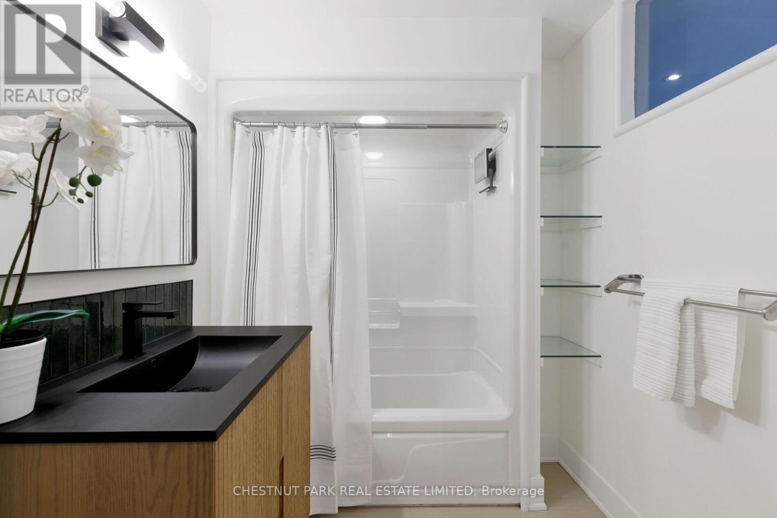 Main Fl - 734 Huron Street, Toronto, Ontario  M4V 2W3 - Photo 27 - C13078478