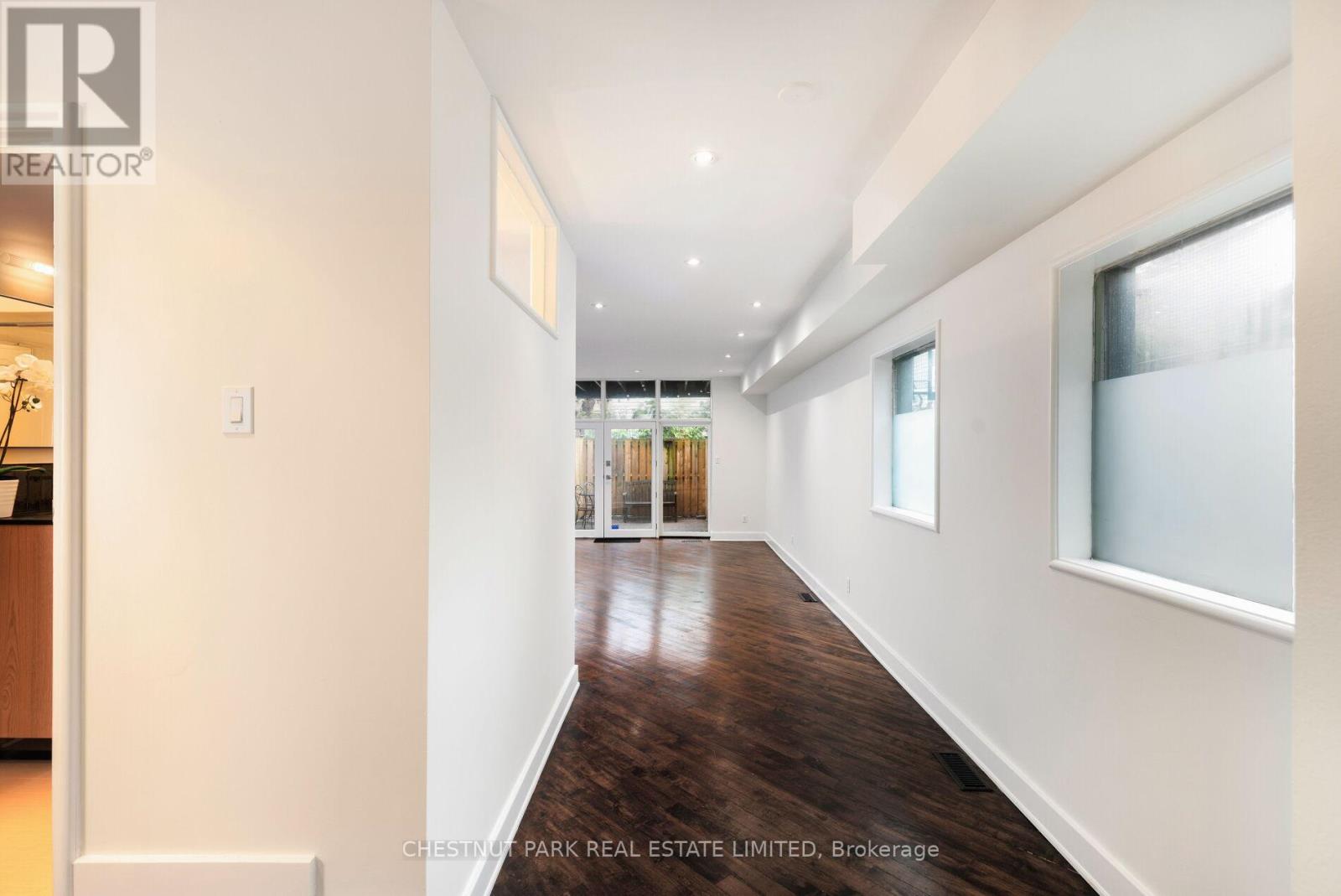 Main Fl - 734 Huron Street, Toronto, Ontario  M4V 2W3 - Photo 3 - C13078478