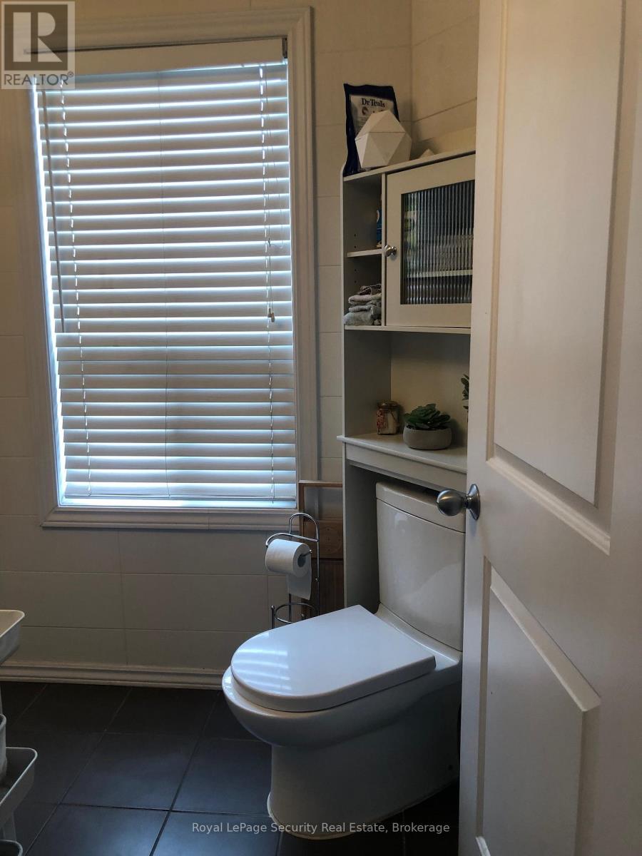 2nd & 3rd Floor - 380 Crawford Street, Toronto, Ontario  M6J 2V9 - Photo 15 - C13078702