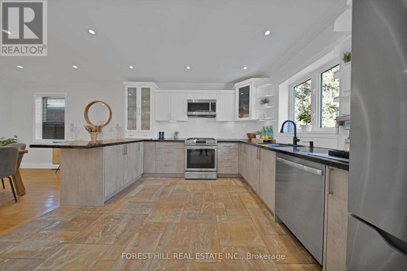 34 Edge Park Avenue, Toronto, Ontario  M1L 2E6 - Photo 18 - E13078330