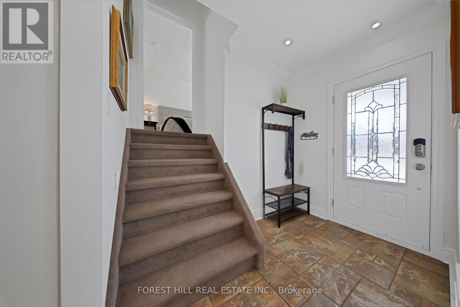 34 Edge Park Avenue, Toronto, Ontario  M1L 2E6 - Photo 4 - E13078330