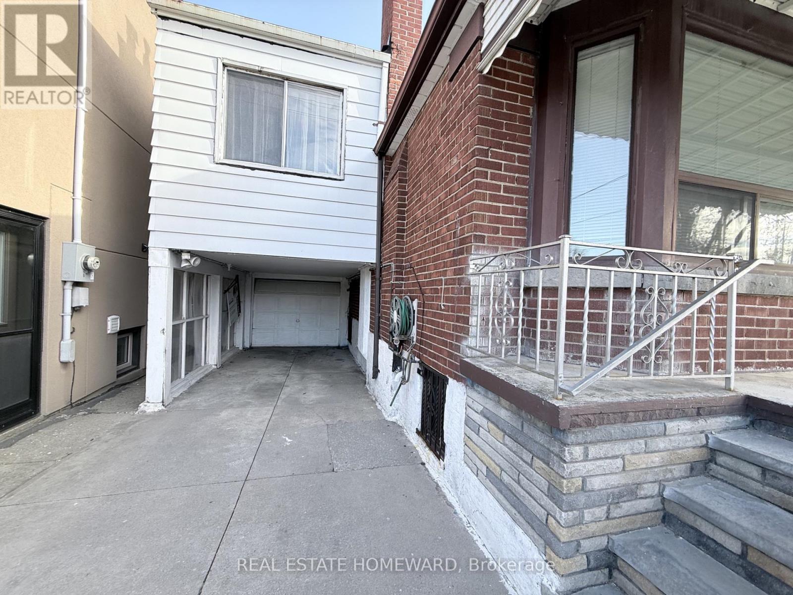 63 O'connor Drive, Toronto, Ontario  M4K 2K3 - Photo 2 - E13078622