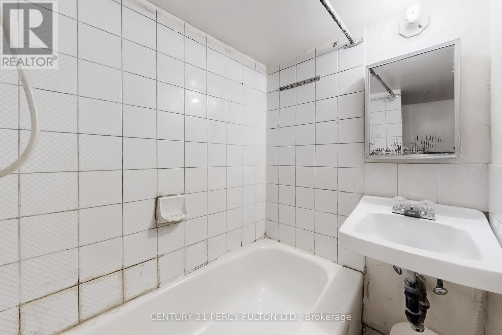 366 Coxwell Avenue, Toronto, Ontario  M4L 3B7 - Photo 23 - E13001752