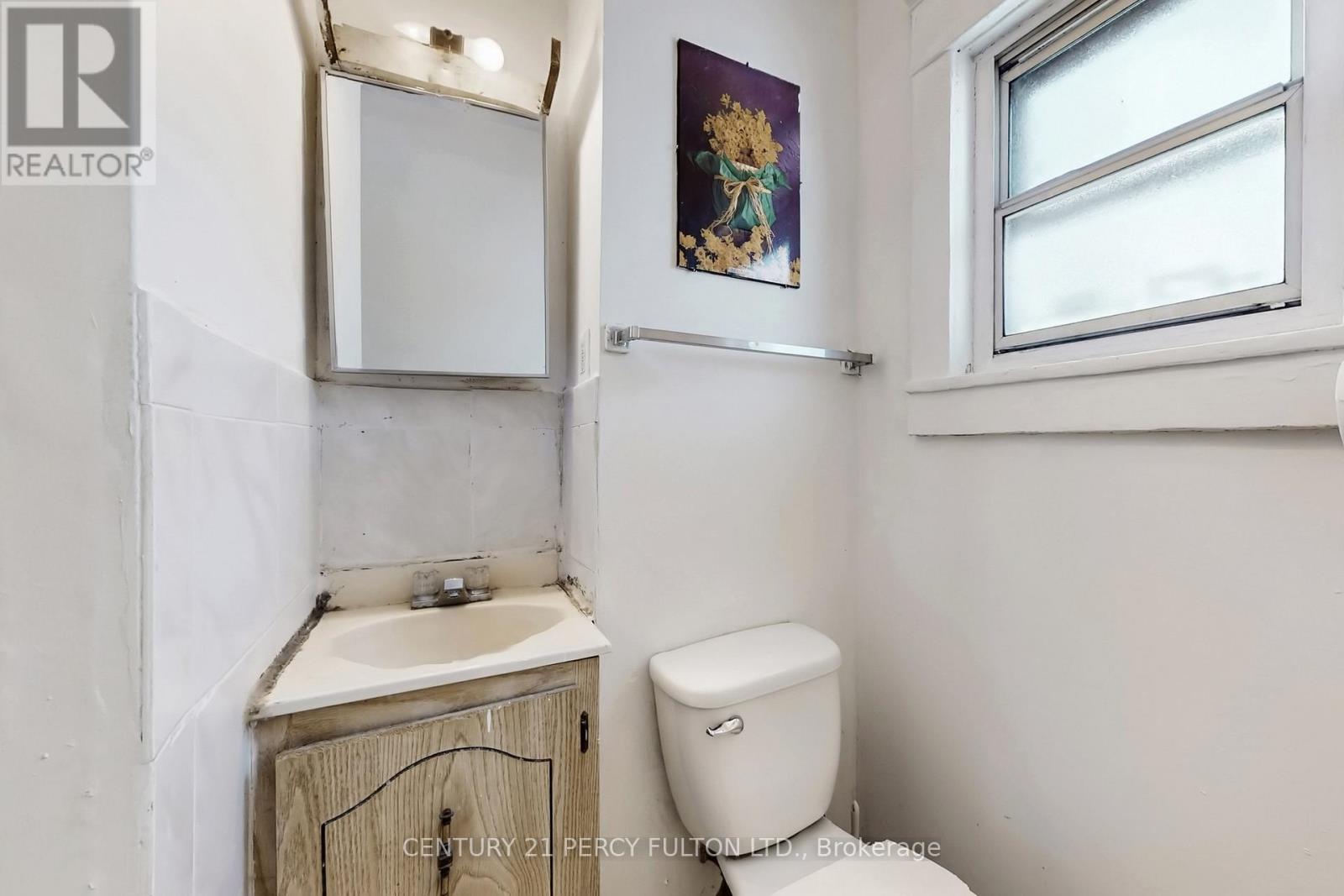 366 Coxwell Avenue, Toronto, Ontario  M4L 3B7 - Photo 16 - E13001752