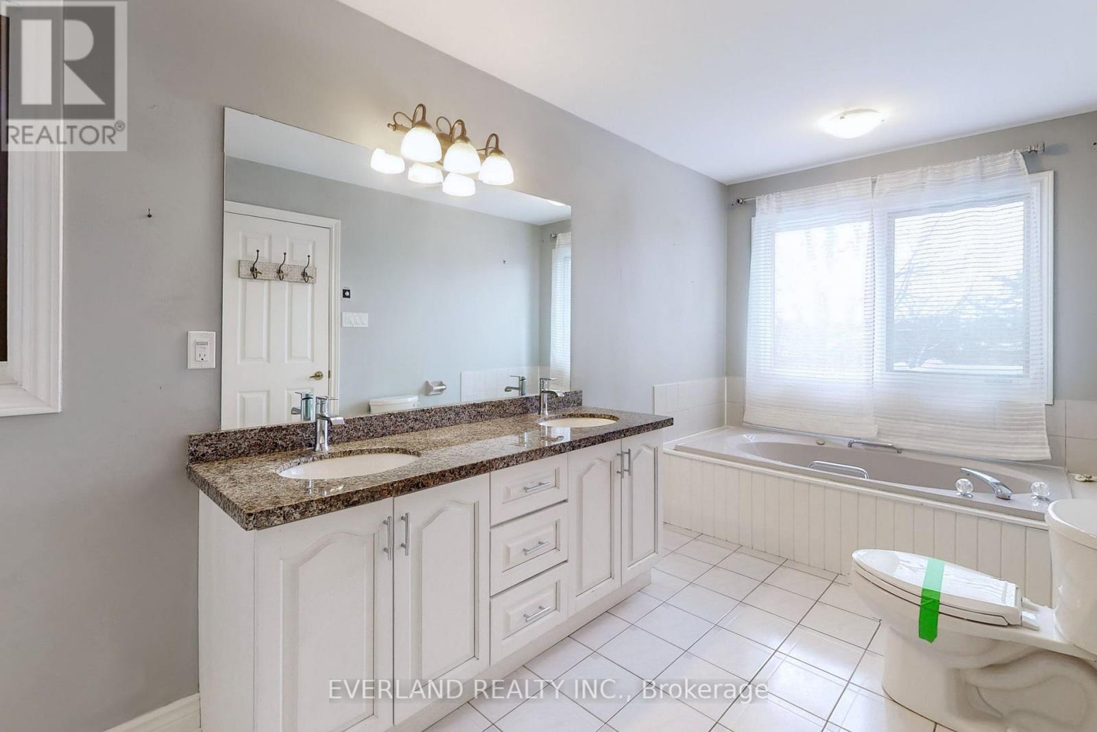 173 Thompson Drive, East Gwillimbury, Ontario  L9N 1E2 - Photo 11 - N13078326