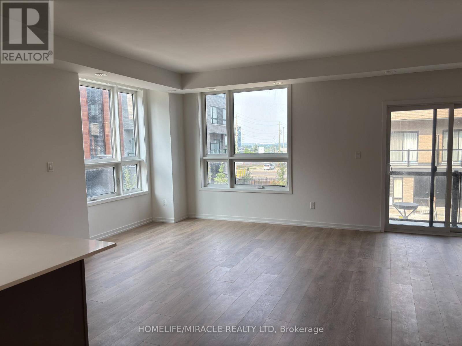 26 - 17 Lytham Green Circle, Newmarket, Ontario  L3Y 0H4 - Photo 11 - N13078552