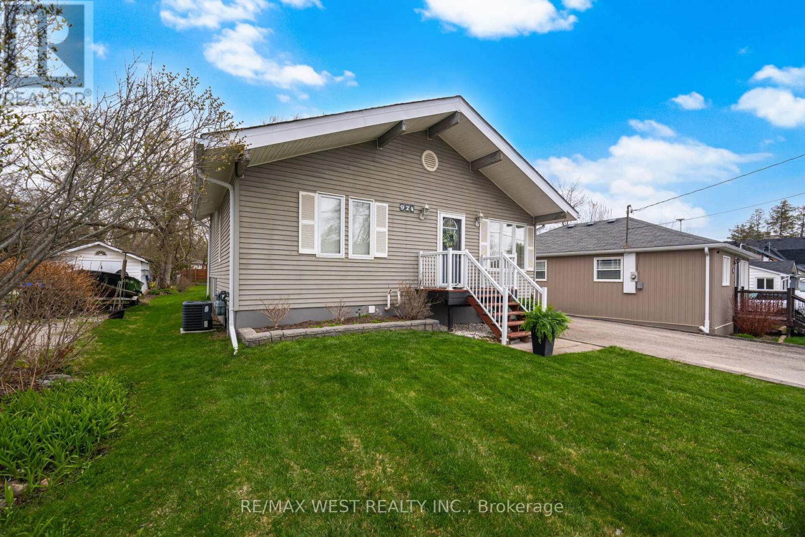 924 Vicrol Drive, Innisfil, Ontario  L9S 1V4 - Photo 3 - N13078620
