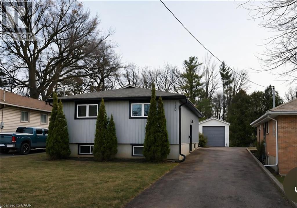 <div class="slider-price">$589,900</div><p>130 Henry Street, Brantford, Ontario</p>