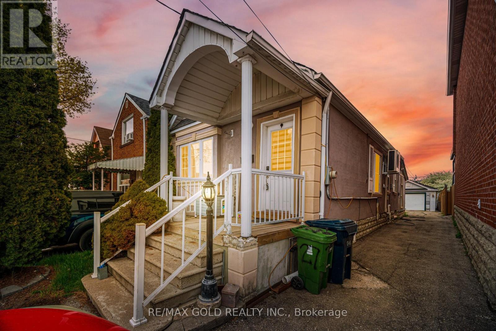 27 AILEEN AVENUE, Toronto, Ontario