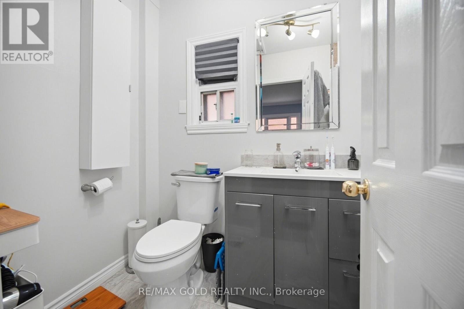 27 Aileen Avenue, Toronto, Ontario  M6M 1E5 - Photo 11 - W13078316