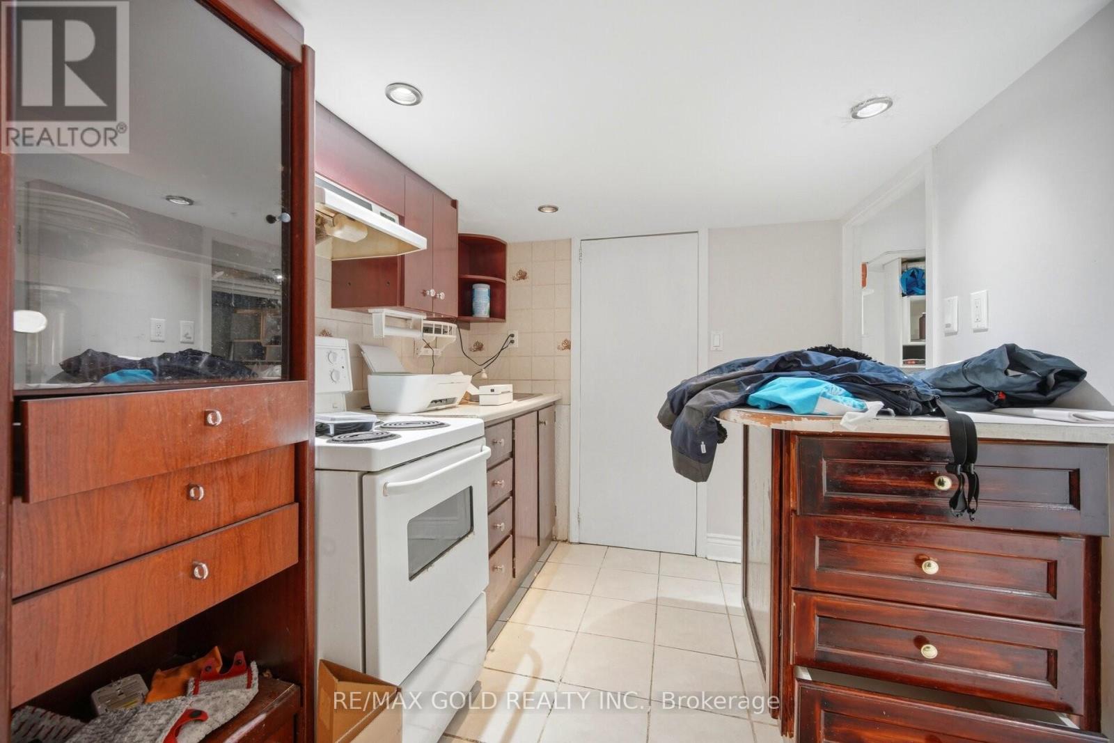 27 Aileen Avenue, Toronto, Ontario  M6M 1E5 - Photo 13 - W13078316