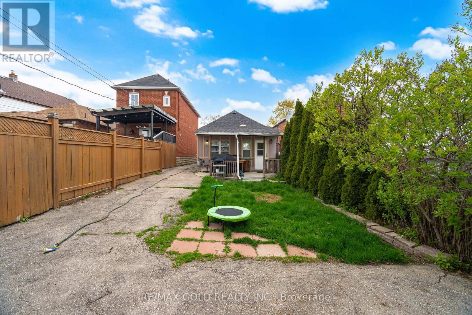 27 Aileen Avenue, Toronto, Ontario  M6M 1E5 - Photo 19 - W13078316
