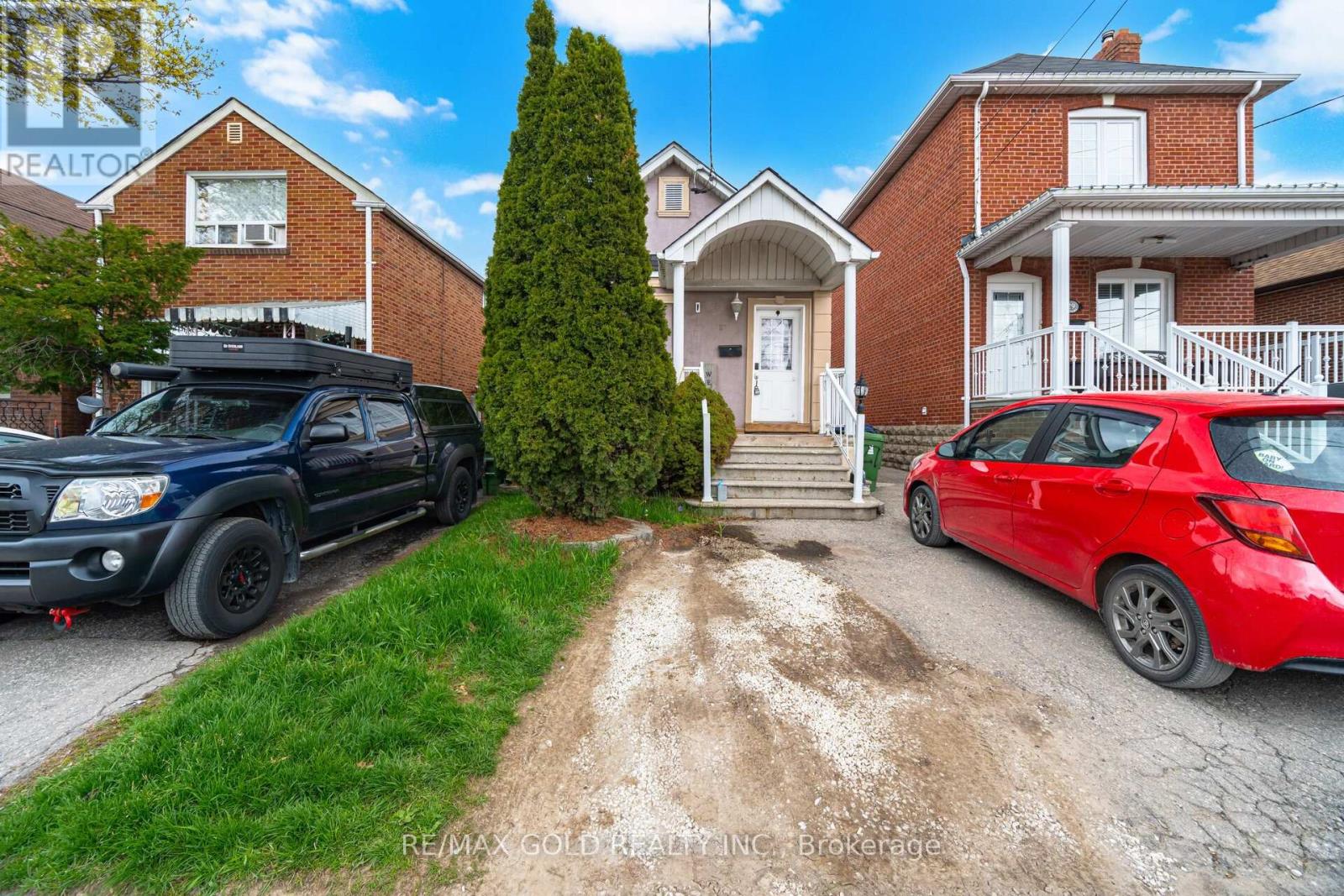 27 Aileen Avenue, Toronto, Ontario  M6M 1E5 - Photo 2 - W13078316