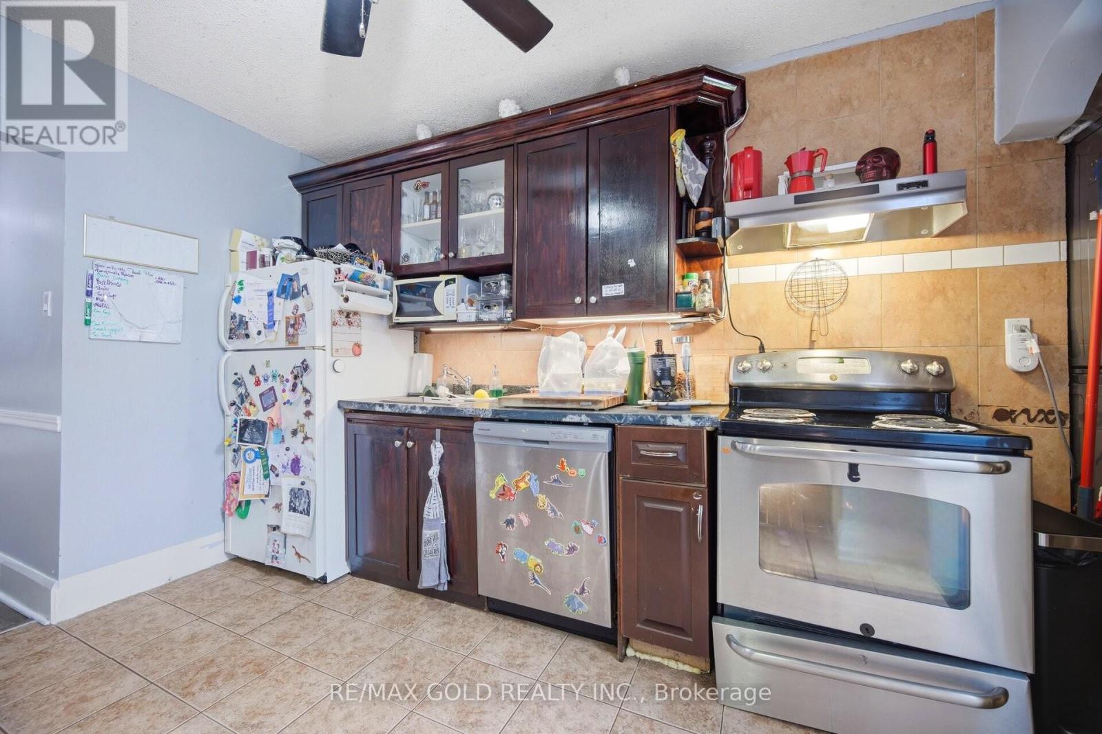 27 Aileen Avenue, Toronto, Ontario  M6M 1E5 - Photo 6 - W13078316