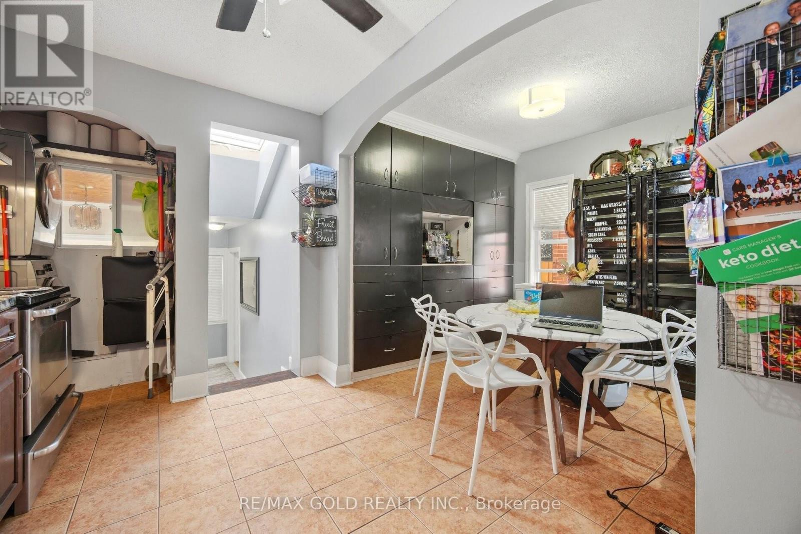 27 Aileen Avenue, Toronto, Ontario  M6M 1E5 - Photo 7 - W13078316