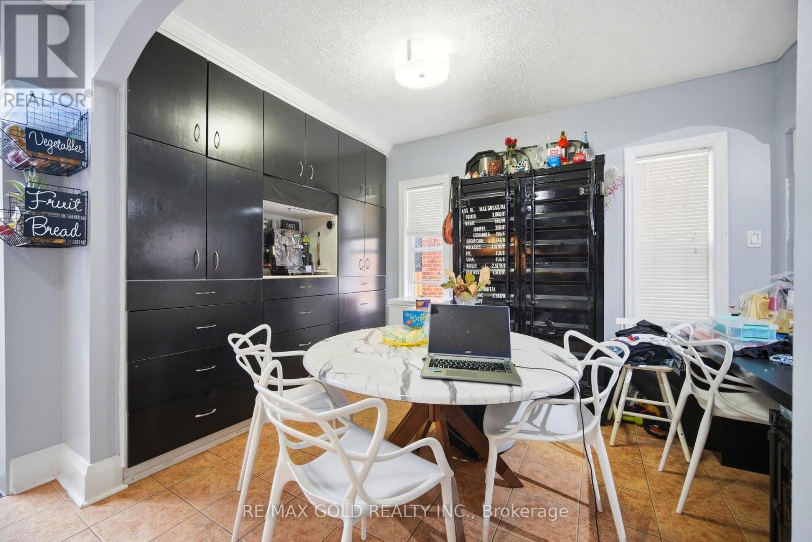 27 Aileen Avenue, Toronto, Ontario  M6M 1E5 - Photo 8 - W13078316