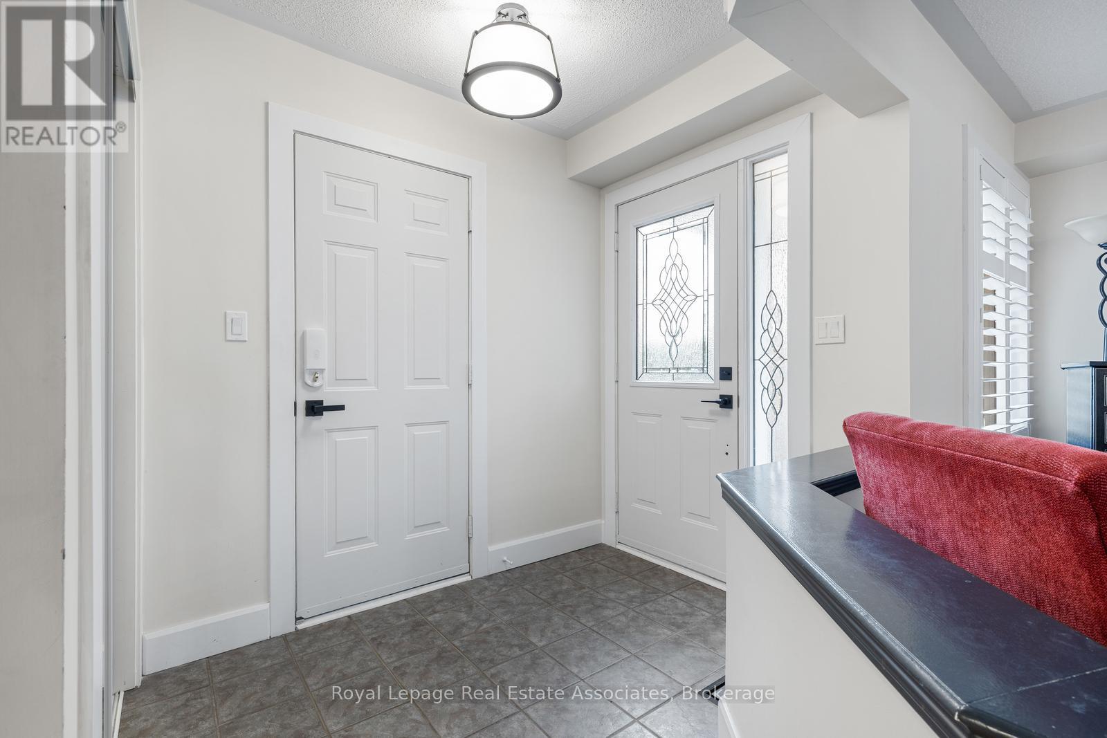1818 Bridlington Court, Mississauga, Ontario  L5N 7L1 - Photo 12 - W13078322