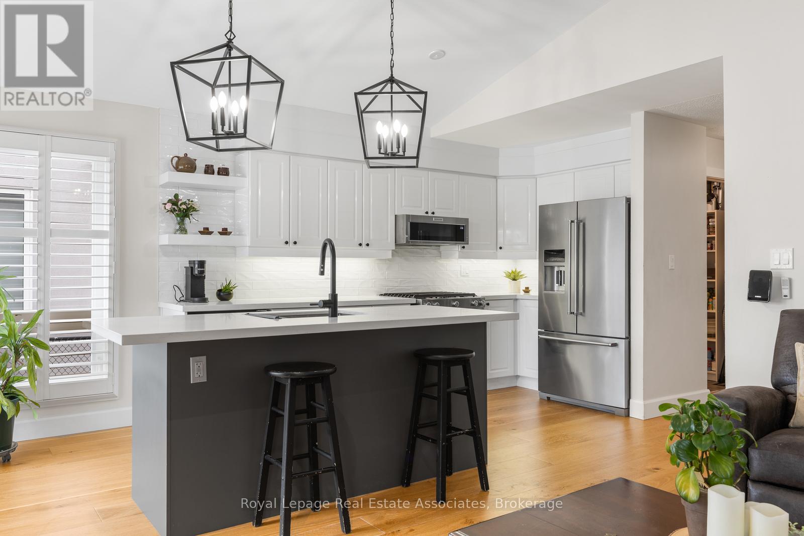 1818 Bridlington Court, Mississauga, Ontario  L5N 7L1 - Photo 7 - W13078322