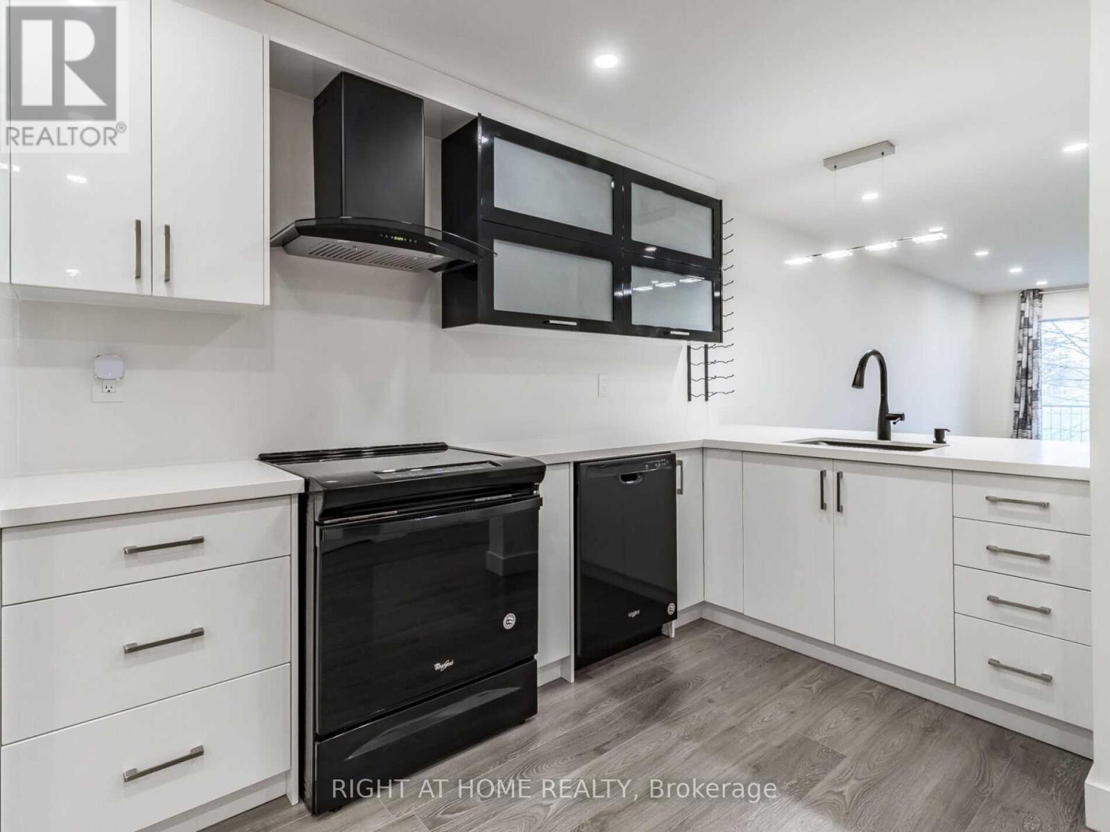 215 - 101 Bristol Road E, Mississauga, Ontario  L4Z 3P4 - Photo 10 - W13078324