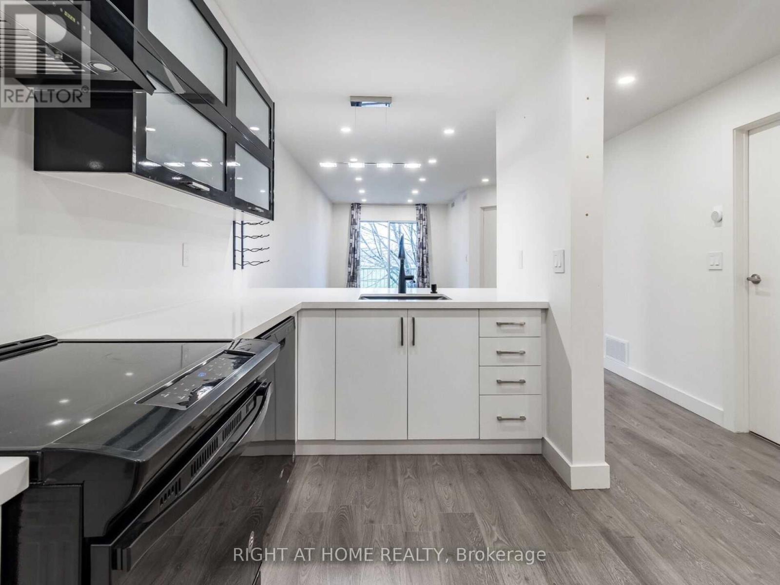215 - 101 Bristol Road E, Mississauga, Ontario  L4Z 3P4 - Photo 12 - W13078324
