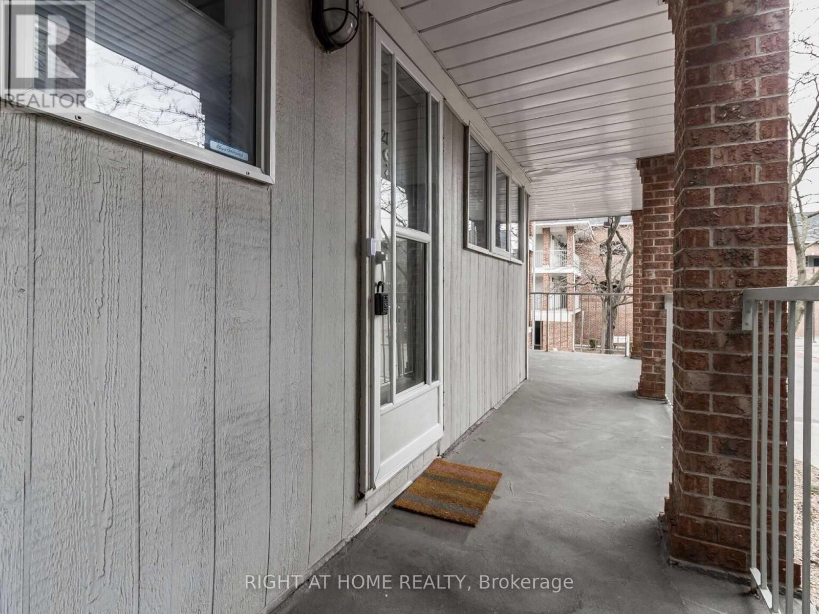 215 - 101 Bristol Road E, Mississauga, Ontario  L4Z 3P4 - Photo 2 - W13078324