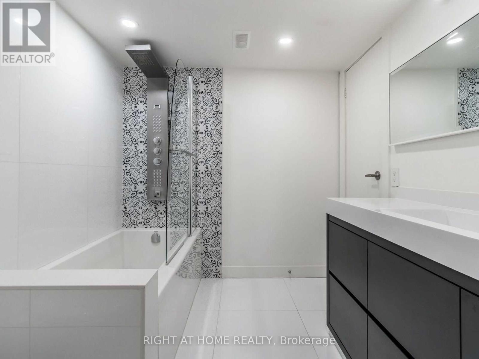 215 - 101 Bristol Road E, Mississauga, Ontario  L4Z 3P4 - Photo 23 - W13078324