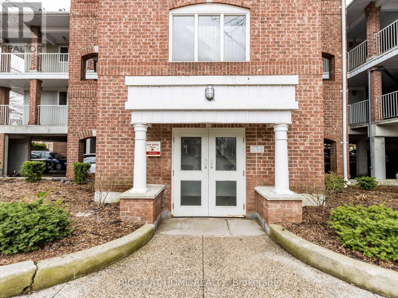 215 - 101 Bristol Road E, Mississauga, Ontario  L4Z 3P4 - Photo 4 - W13078324