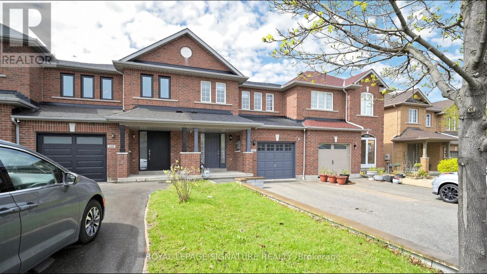 6086 Windfleet Crescent, Mississauga, Ontario  L5V 2Z6 - Photo 2 - W13078372