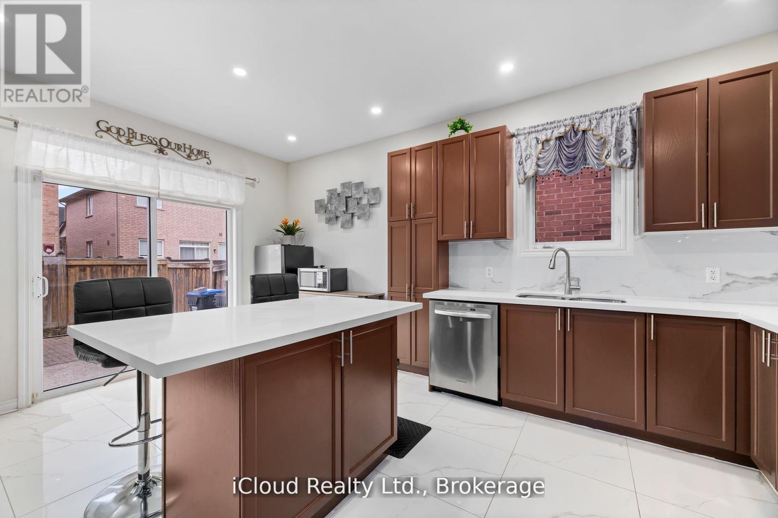 75 Iron Block Drive, Brampton, Ontario  L7A 0J1 - Photo 15 - W13078392