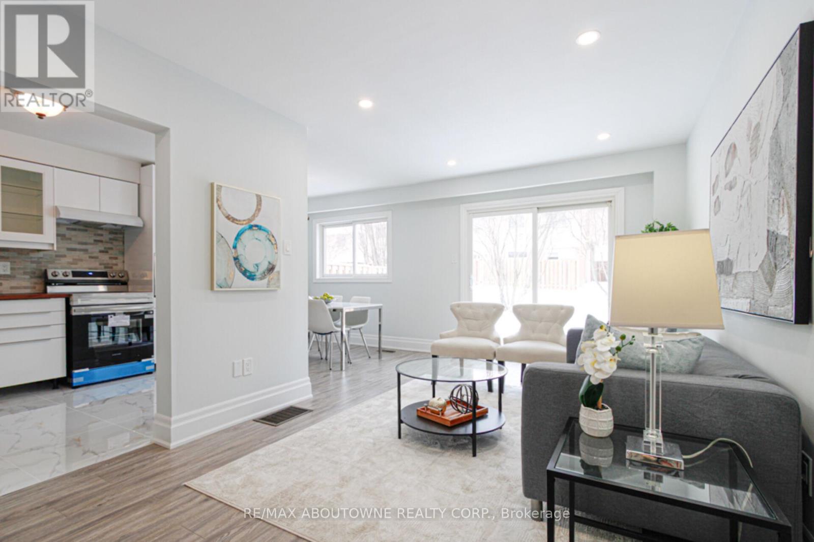 41 - 1532 Lancaster Drive, Oakville, Ontario  L6H 2Z3 - Photo 4 - W13078420