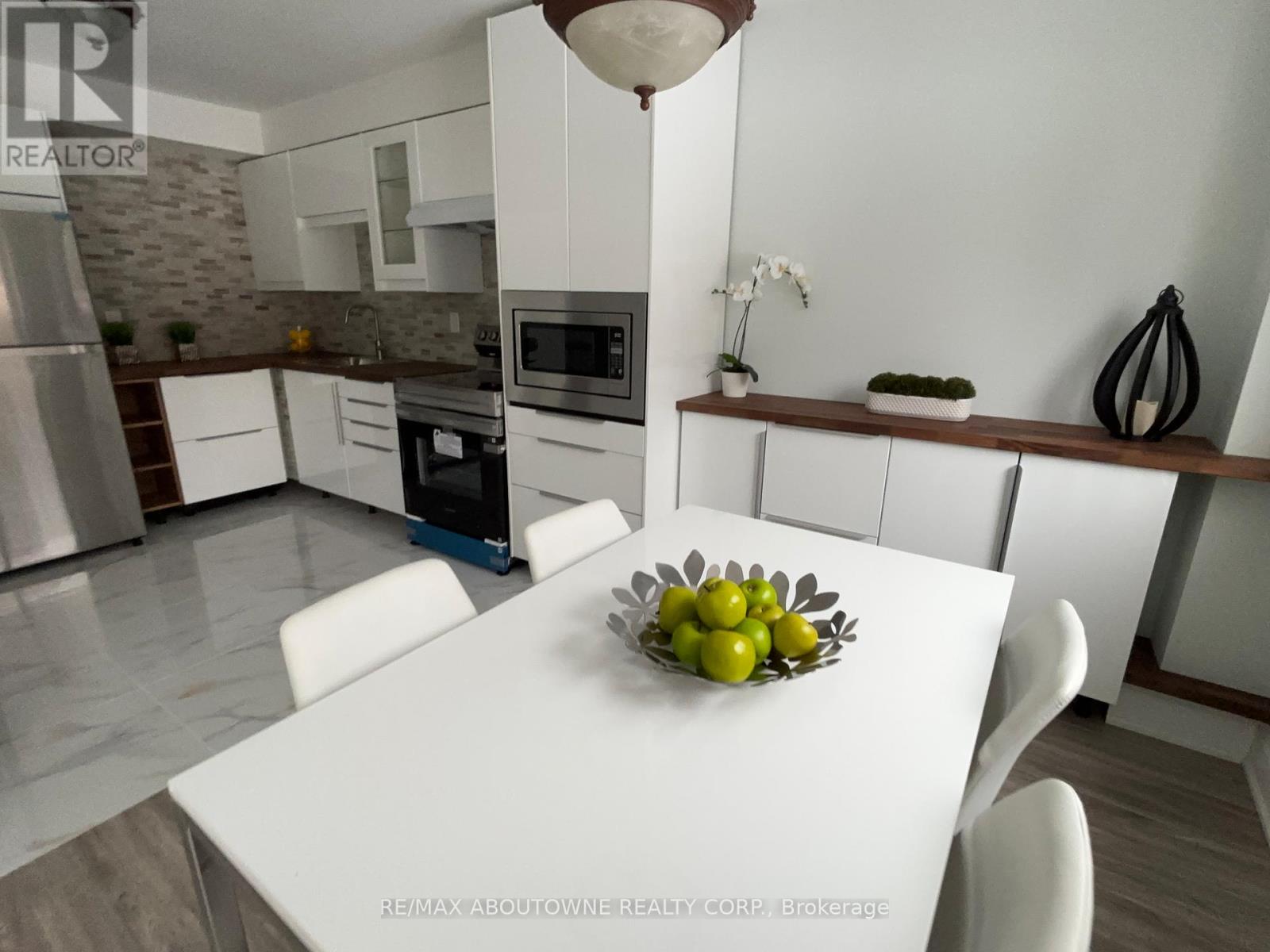 41 - 1532 Lancaster Drive, Oakville, Ontario  L6H 2Z3 - Photo 7 - W13078420
