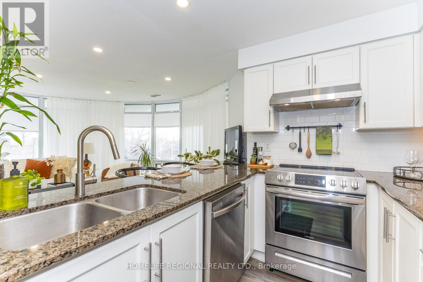 204 - 15 Windermere Avenue, Toronto, Ontario  M6S 5A2 - Photo 3 - W13078424