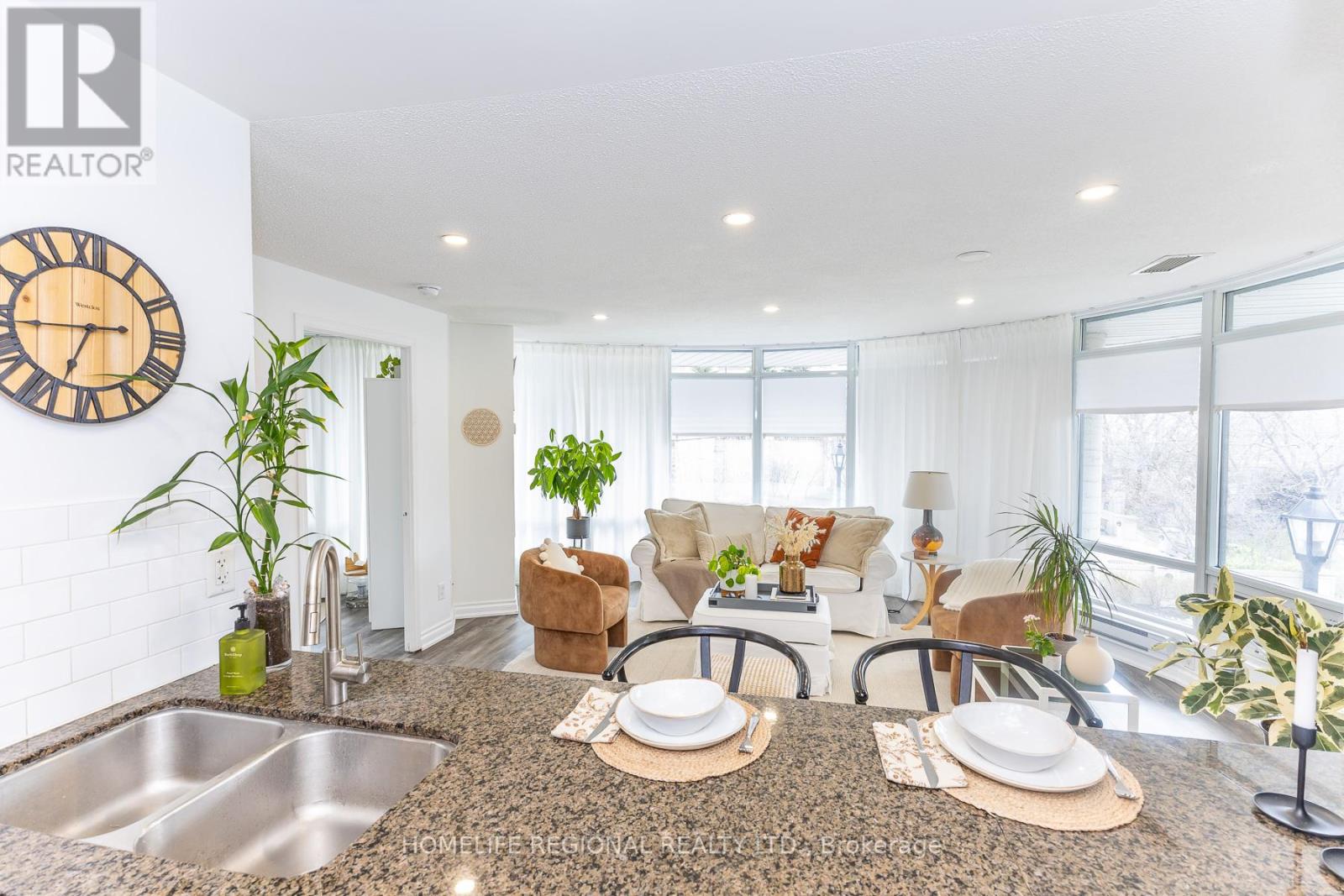 204 - 15 Windermere Avenue, Toronto, Ontario  M6S 5A2 - Photo 4 - W13078424