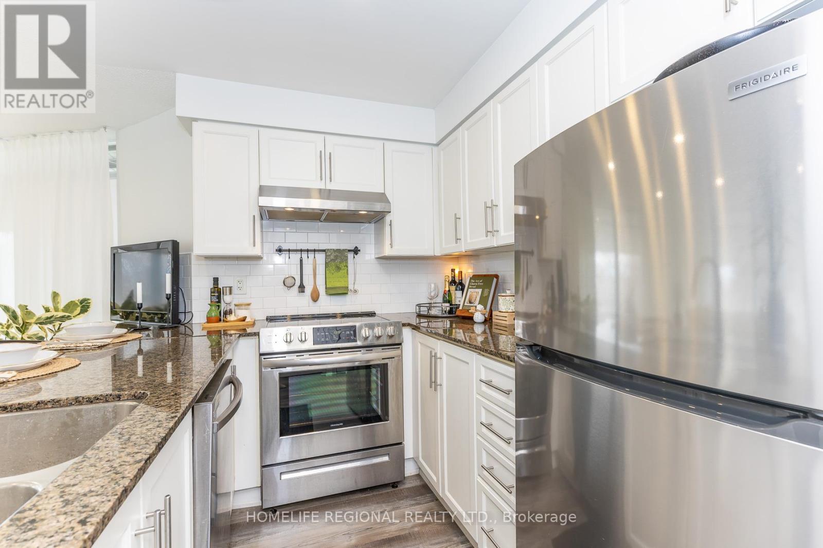 204 - 15 Windermere Avenue, Toronto, Ontario  M6S 5A2 - Photo 7 - W13078424