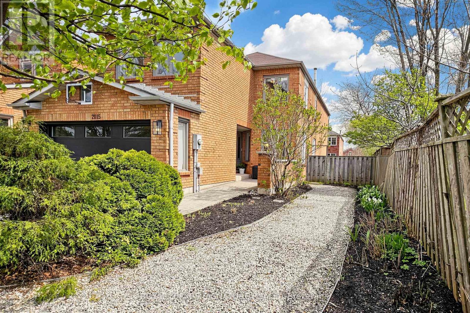 2015 Brays Lane, Oakville, Ontario  L6M 2S8 - Photo 2 - W13078430