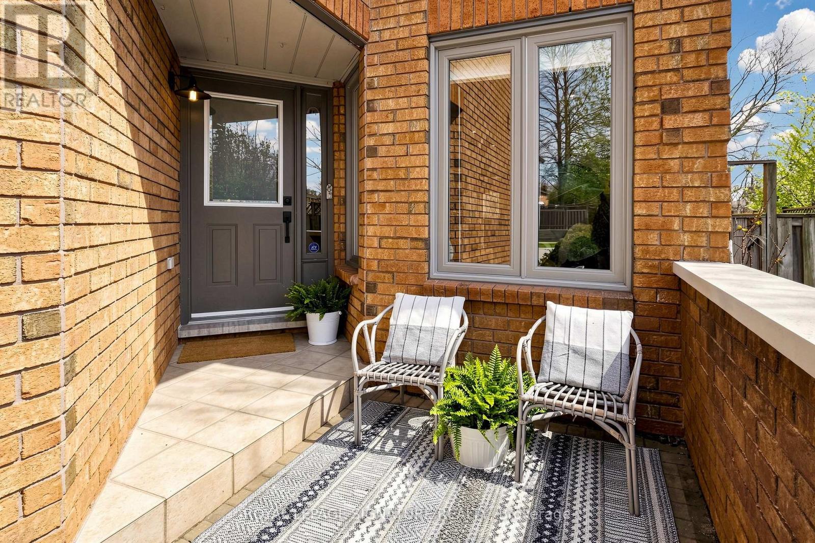 2015 Brays Lane, Oakville, Ontario  L6M 2S8 - Photo 3 - W13078430